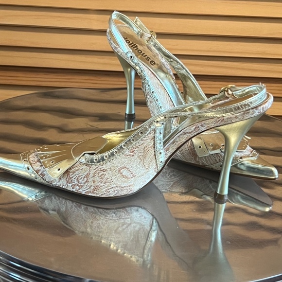 GOLD BROCADE SHOES - Picture 2 of 4